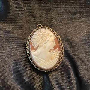 Vintage Cameo brooch